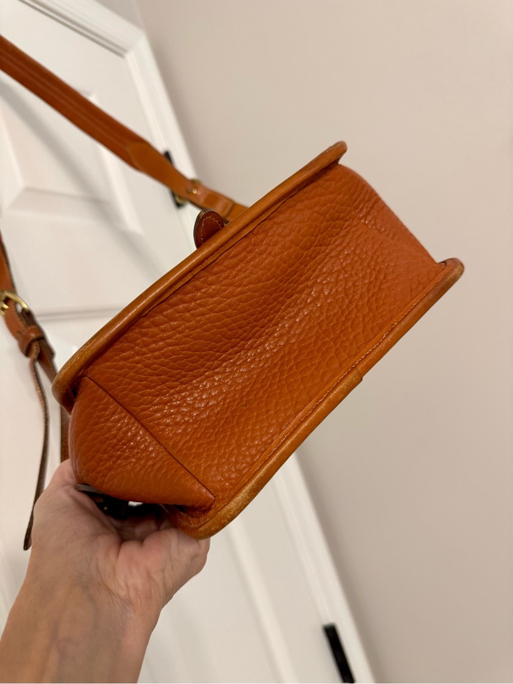 Vintage Dooney & Bourke Brown Leather Pebbled Crossbody Buckle Closure Purse Bag - Picture 4 of 14